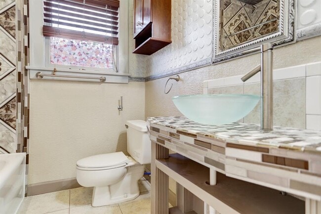 Building Photo - 412 W Polk St