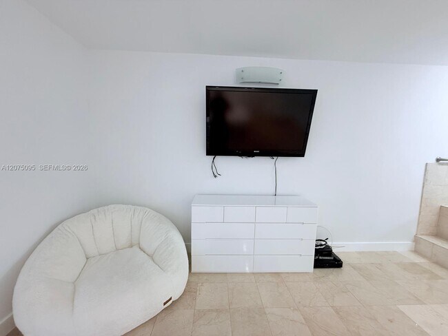 Building Photo - 2301 Collins Ave