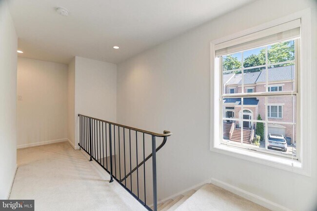 Building Photo - 1412 McLean Mews Ct
