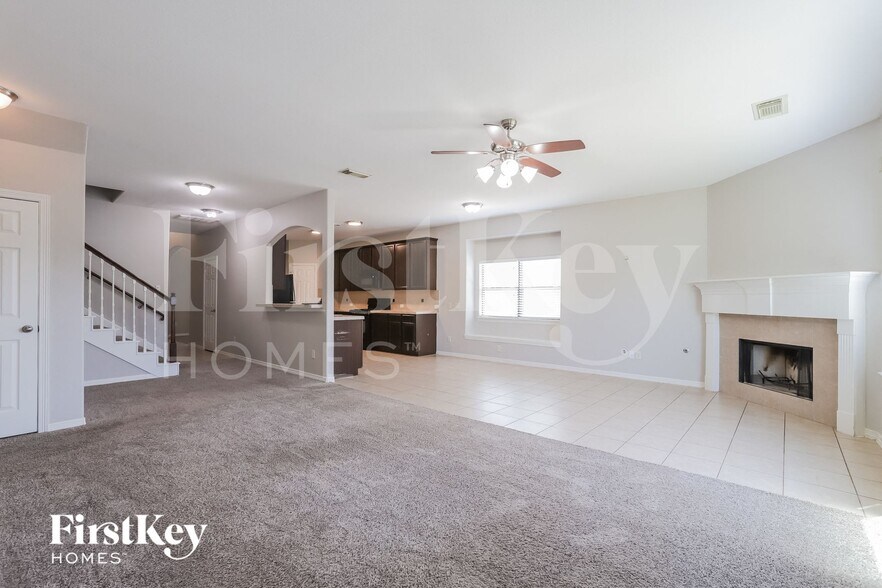 Building Photo - 8015 N Tarrytown Crossing Dr