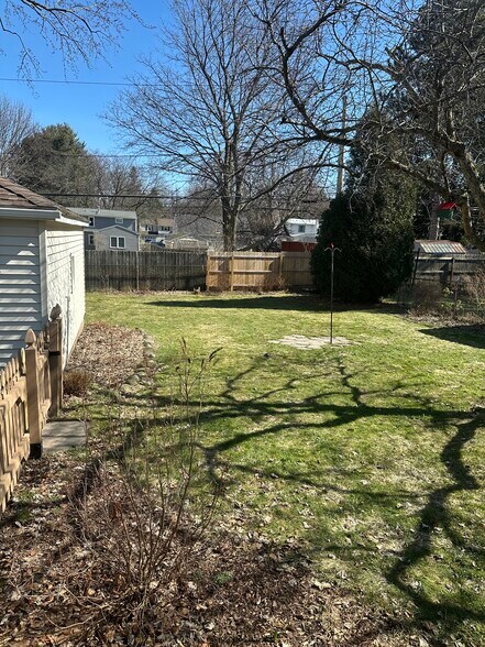 Building Photo - 94 Shorewood Dr