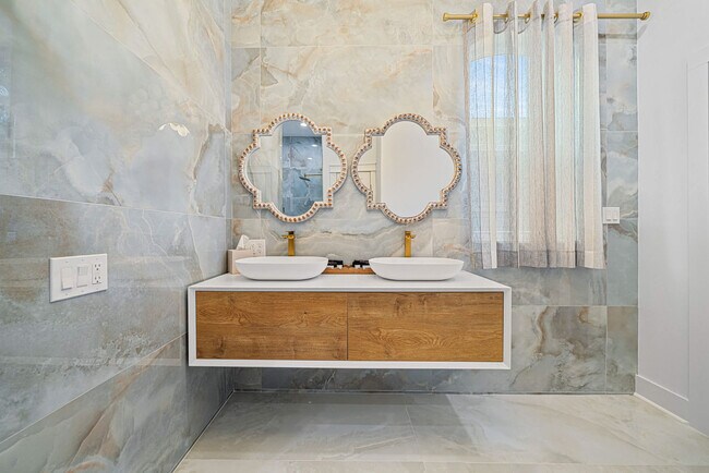 Building Photo - 20 St Francis Dr S