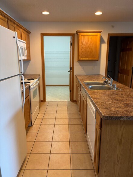 Building Photo - 3632 Calvert Rd