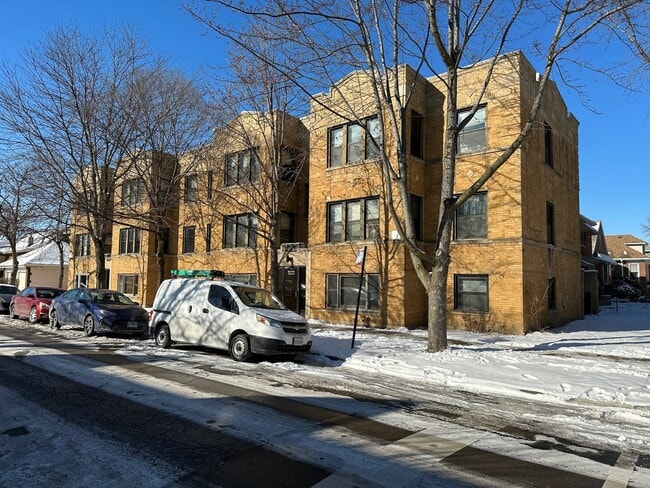 Primary Photo - 4036 W Ainslie St