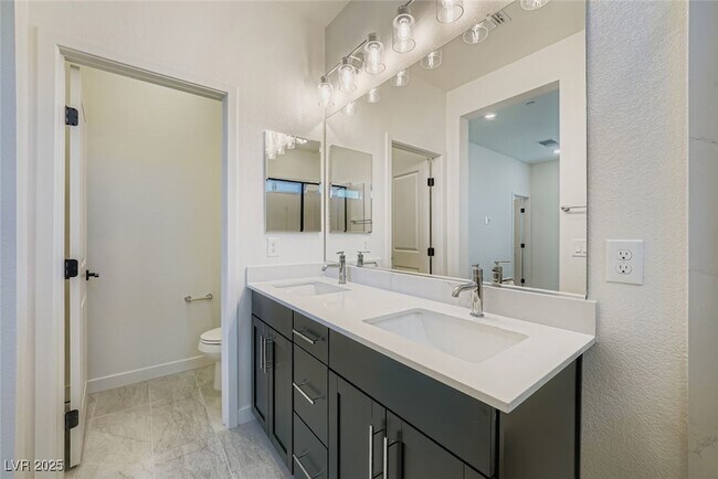 Building Photo - 11737 Stone Curlew Ave