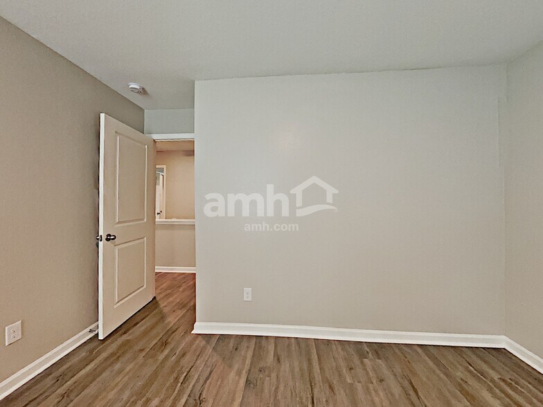 Building Photo - 4935 Bridle Path