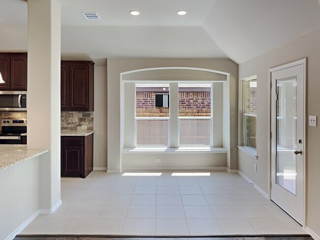 Building Photo - 10125 Boxelder Dr