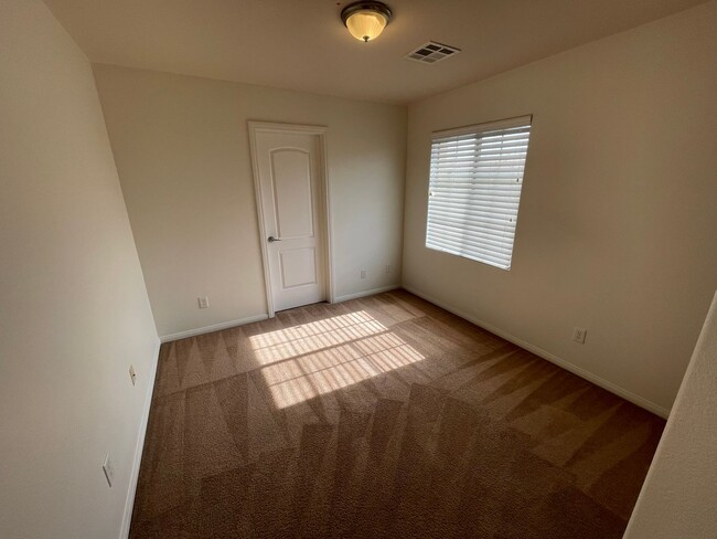 Building Photo - 9778 Twin Ponds Ct