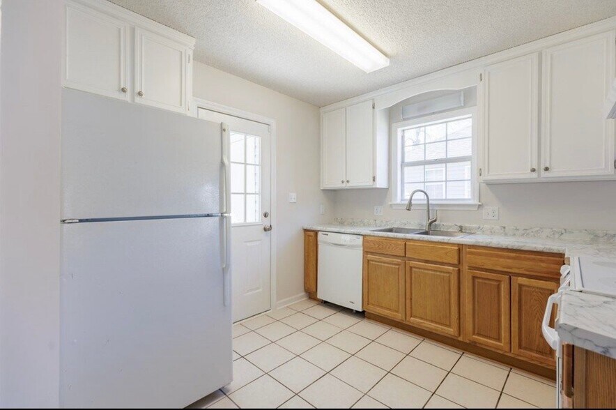 Building Photo - 4065 Chadwyck Dr