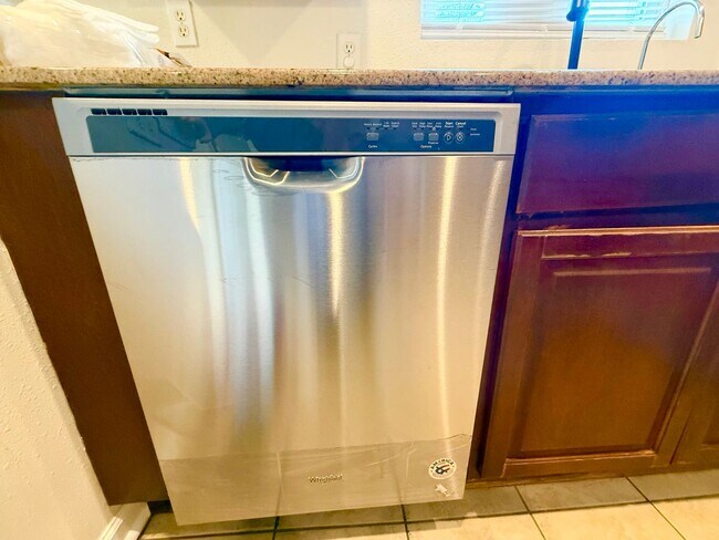 Building Photo - **4bed near MIL base- GRANITE/STAINLESS STEEL Appliances~ Roomates welcome!