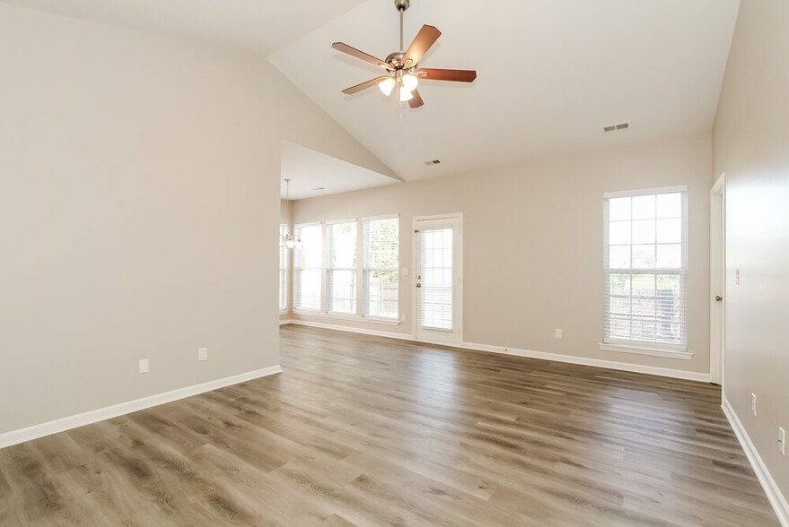 Building Photo - 8704 Rozumny Dr