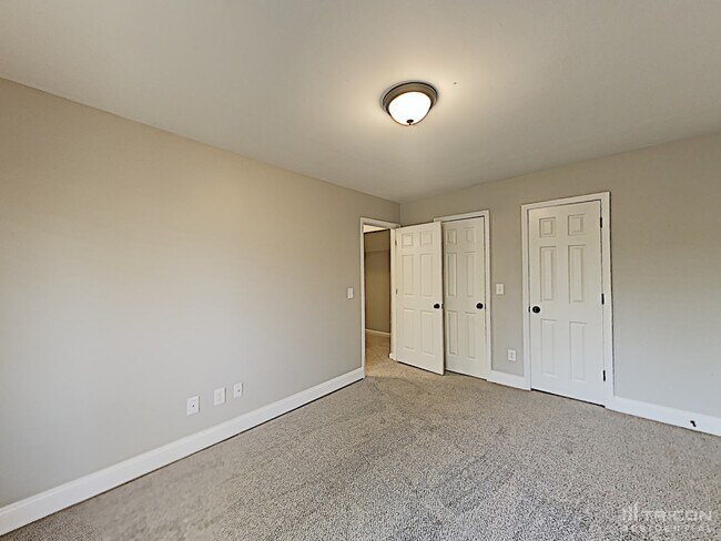 Building Photo - 2408 Ravine Dr