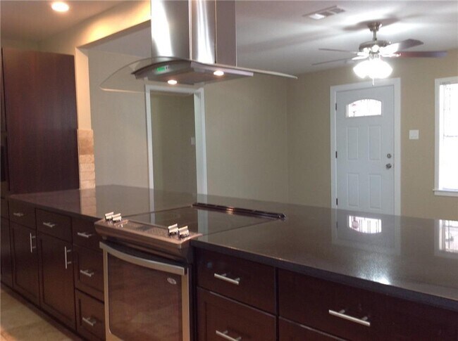 Building Photo - 11511 Whitewing Ave