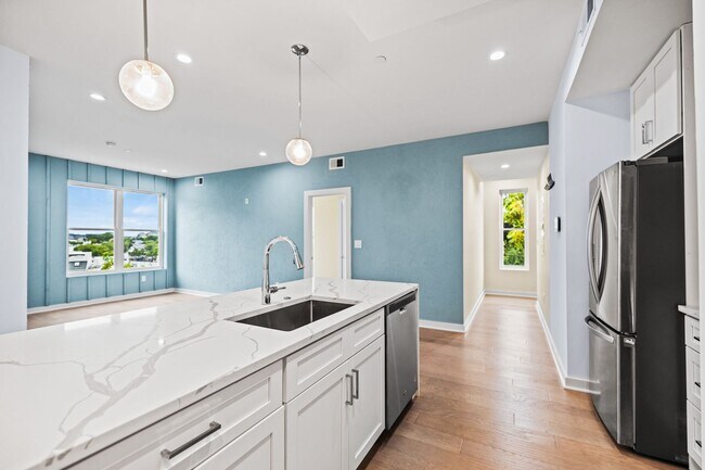 Building Photo - Modern Condo Near H St | 2 Bed | 2 Bath | 975 Sf | 1 Parking Space