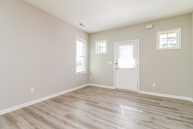 Building Photo - 167 E Wilson St