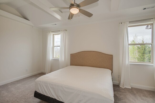 Building Photo - 3125 Sassafras Ln