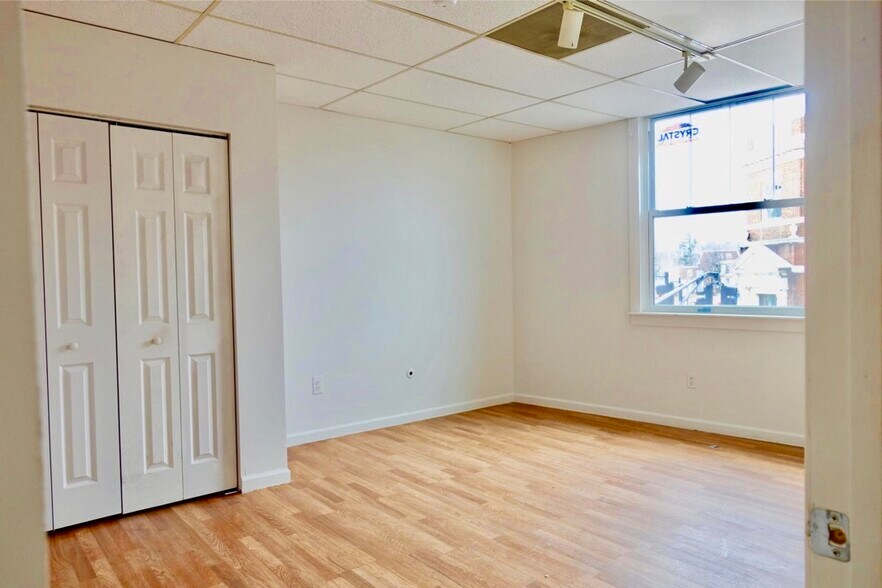 Building Photo - 5 E Broad St