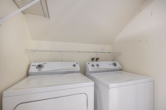 Building Photo - Charming 3-Bedroom Home – Perfect for Comf...