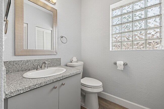 Building Photo - 487 Pinellas Bayway S