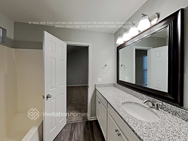 Building Photo - 1215 Pinehaven Ct