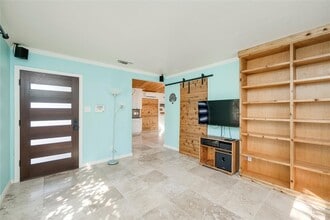 Building Photo - 2404 Barton Skyway