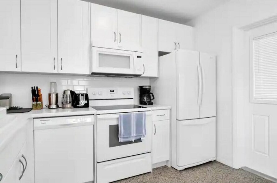 Building Photo - 5515 Spruce Ave