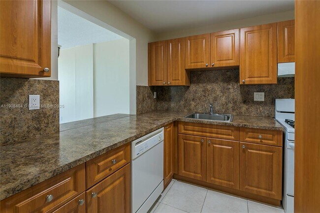 Building Photo - 13120 SW 92nd Ave