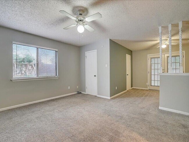 Building Photo - 10906 Meadgreen Ct