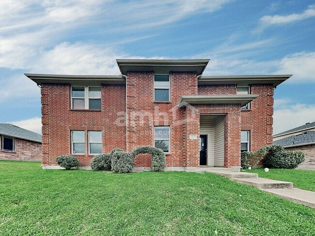 Building Photo - 1409 Laurel Ln