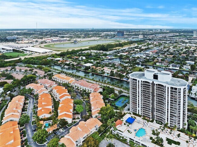 Building Photo - 3600 Yacht Club Dr
