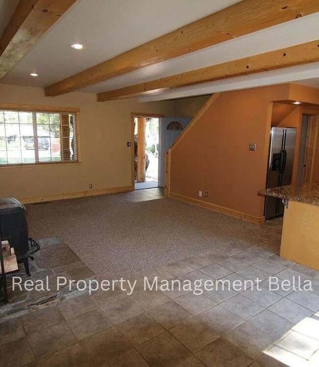 Building Photo - Charming property situated in the highly sought-after South Lake Tahoe Area