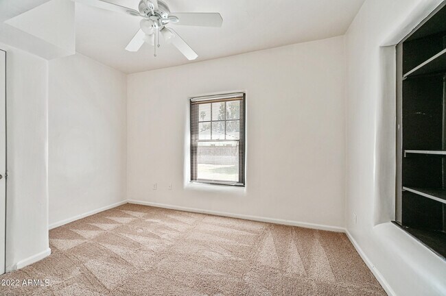 Building Photo - 3949 E Earll Dr