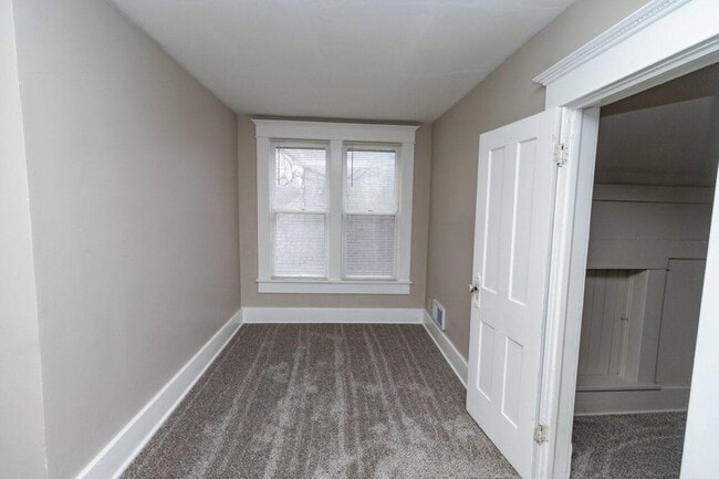 Building Photo - 1219 S Main St