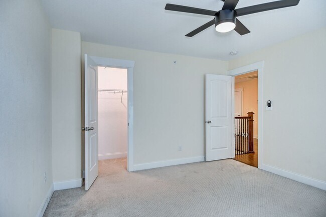 Building Photo - MOVE IN READY! GORGEOUS HOME IN CHESAPEAKE!