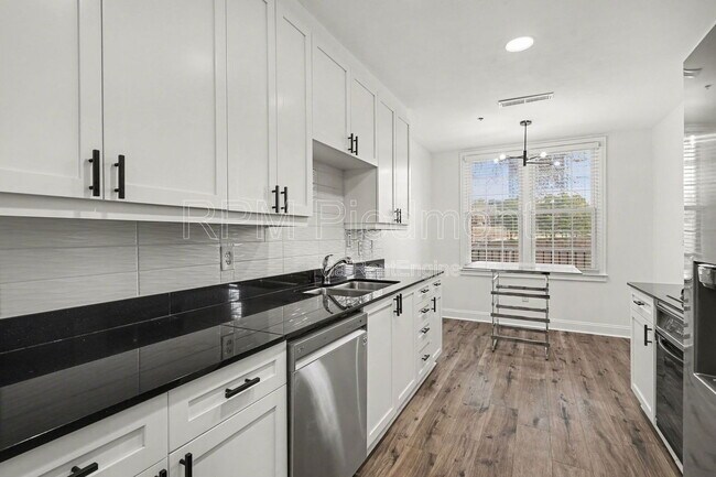 Building Photo - 1735 Peachtree St NW