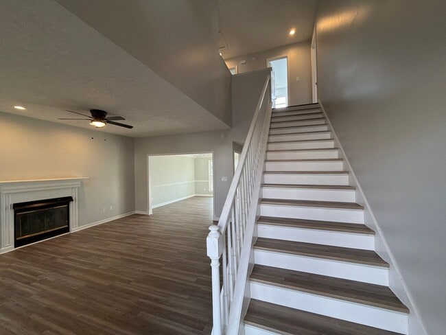 Building Photo - 103 Kestrel Ct SW