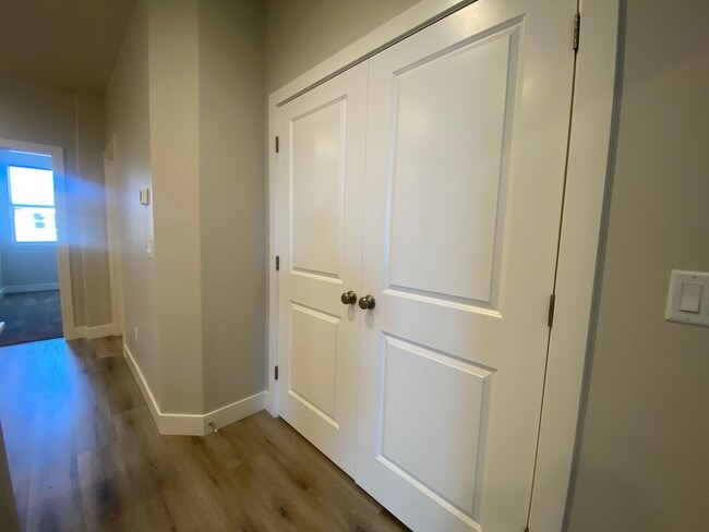 Building Photo - MOVE IN SPECIAL - DECEMBER RENT FREE!