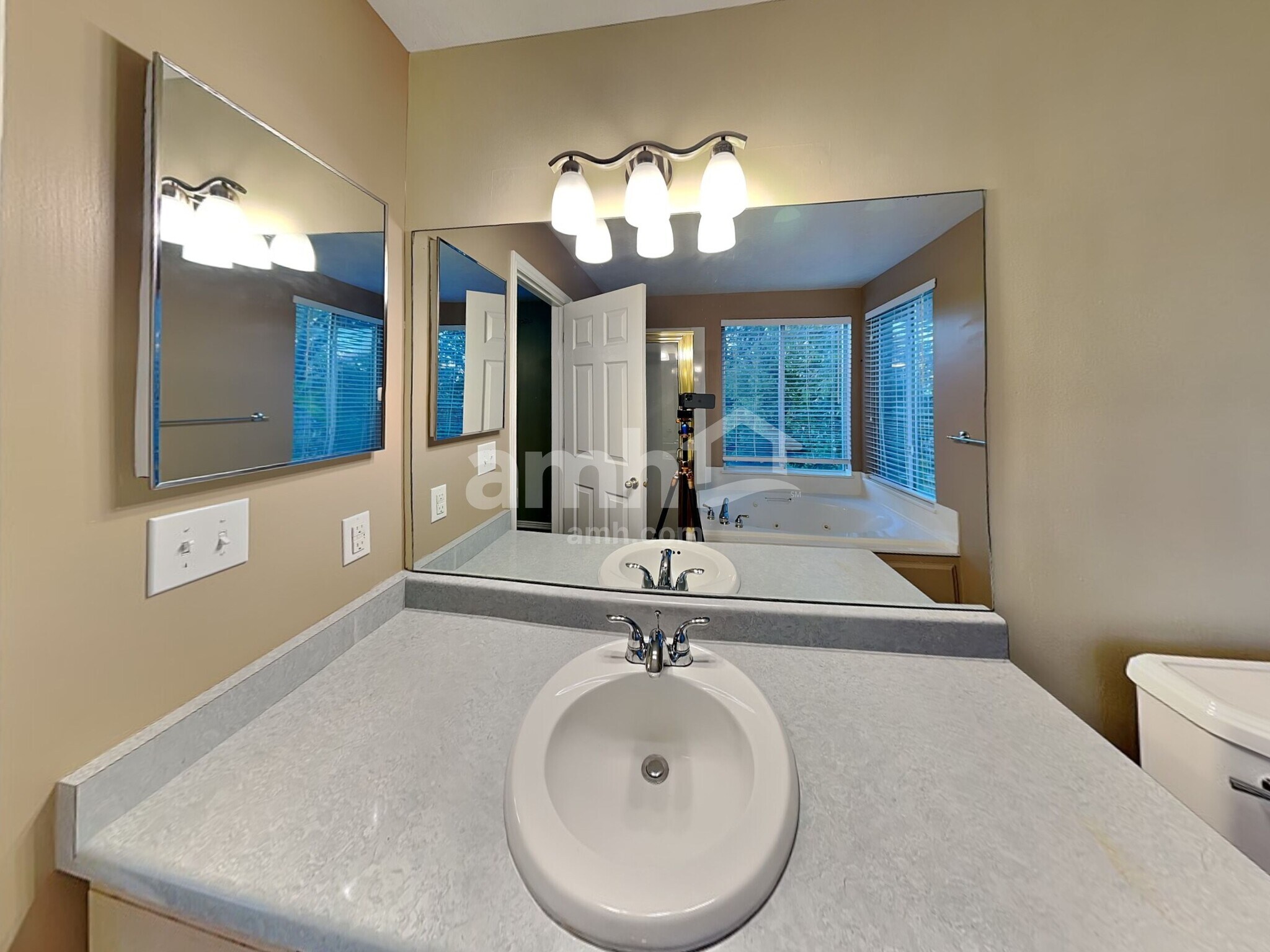 Building Photo - 172 W 2100 S