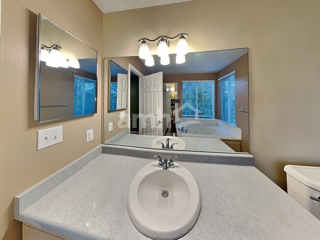 Building Photo - 172 W 2100 S