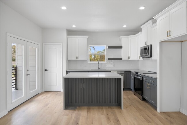 Building Photo - 7220 S Hall St