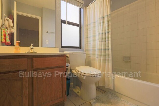 Building Photo - 4566 W Shannon St