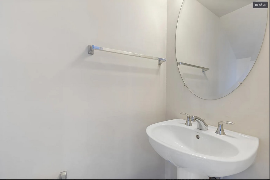 Building Photo - 613 Herndon Pky