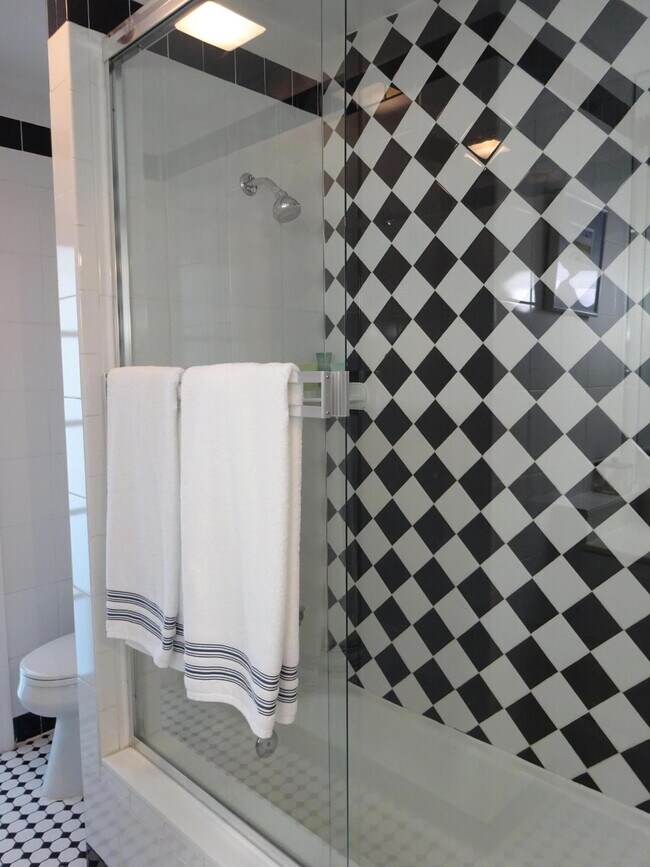 Building Photo - 908 SE 10th St