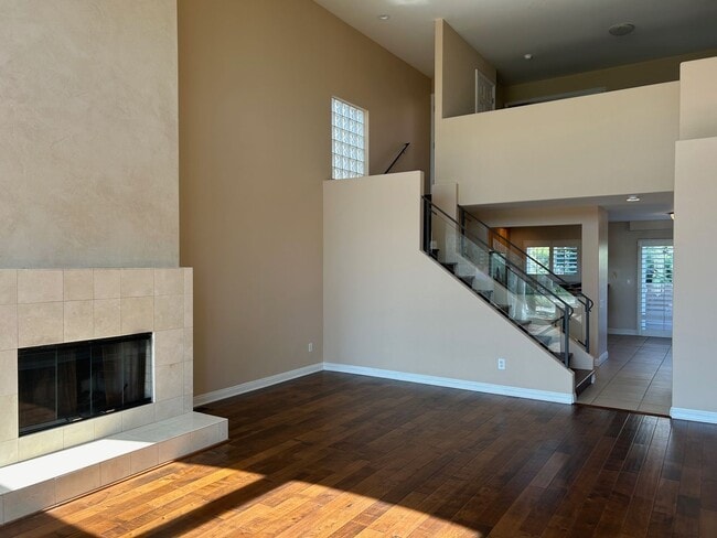 Building Photo - Amazing 3 story free standing contemporary house with terrific ocean views in Playa Del Rey