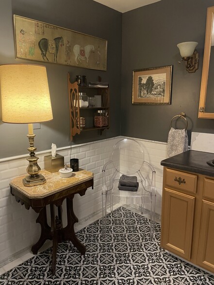 Building Photo - 388 Eichybush Rd