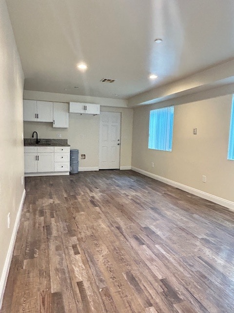 Building Photo - 213 1/2 E 84th Pl