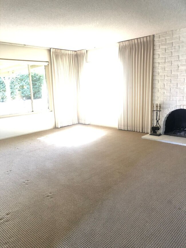 Building Photo - Beautiful upgraded 3b/2b home for rent in ...