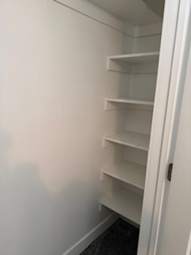 Building Photo - Marvelous