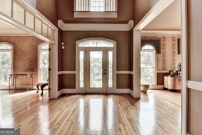 Building Photo - 8910 Pinehurst Cove