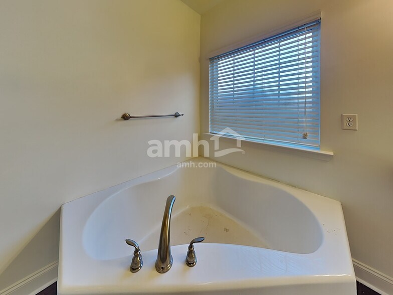 Building Photo - 439 W Rustling Leaves Ln